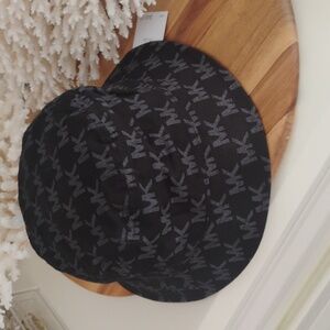 Michael Kors 🔥NWT🔥 bucket hat. Lightweight absolutely gorgeous black 🖤 M/L